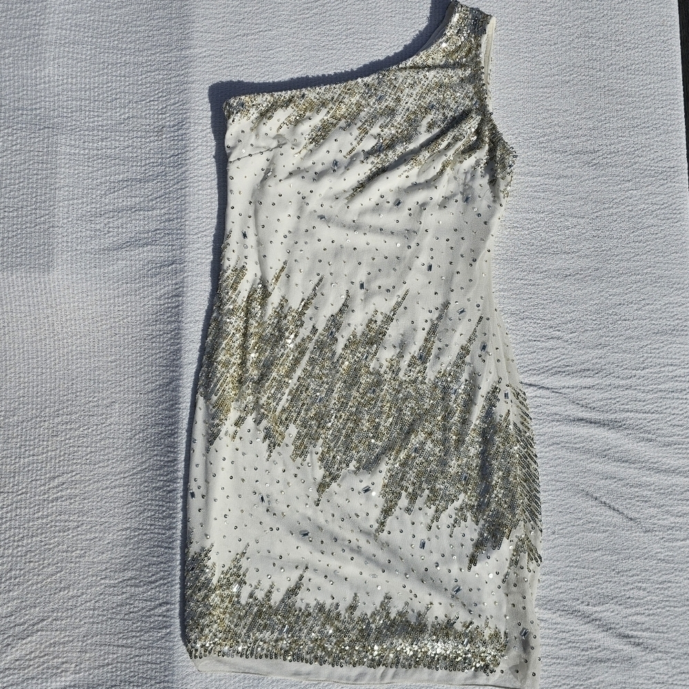 Adrianna Papell Sleeveles One Shoulder White with Sequins and Beads Dress size 4